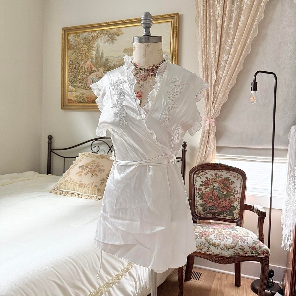 white satin wrap robe  Ambrielle small white satin wrap robe